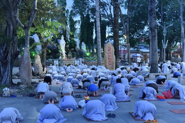 Prostrating five hundred names Bodhisattva Avalokitesvara