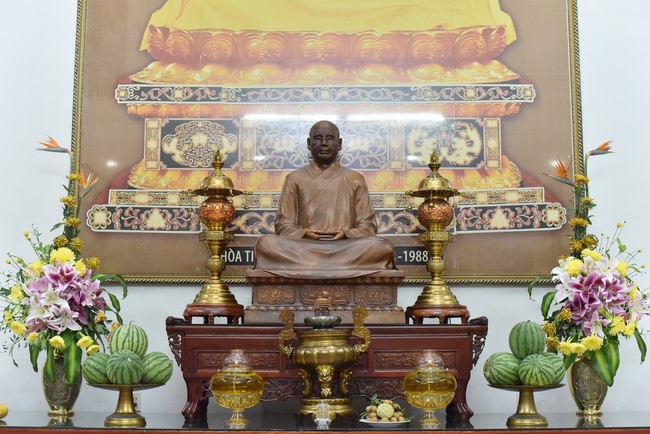 Prostrating five hundred names Bodhisattva Avalokitesvara