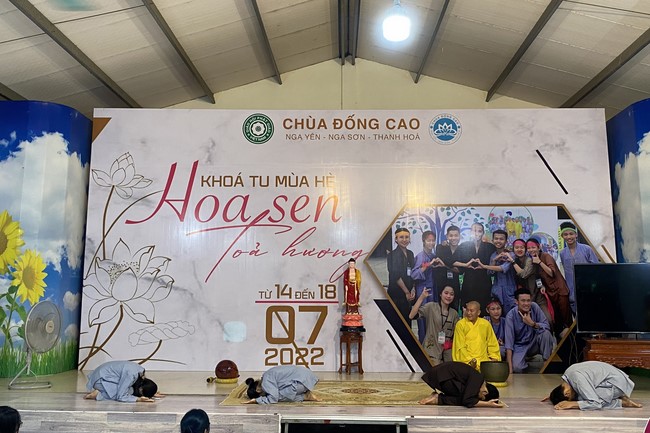 Entering the 2022 Summer Retreat at Dong Cao Pagoda in Thanh Hoa