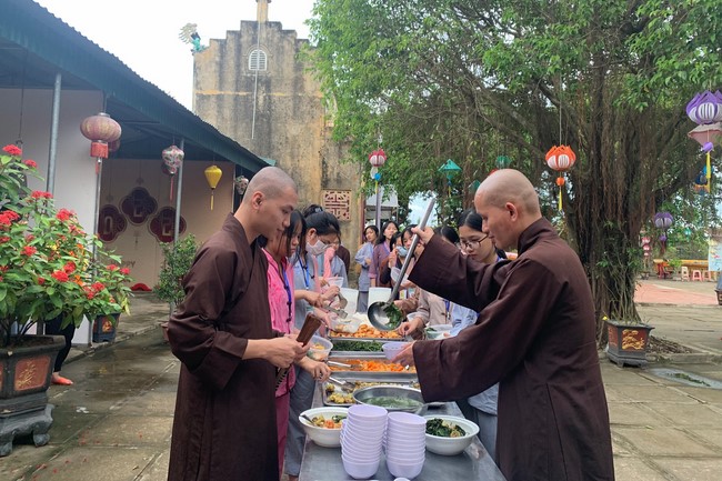 Entering the 2022 Summer Retreat at Dong Cao Pagoda in Thanh Hoa