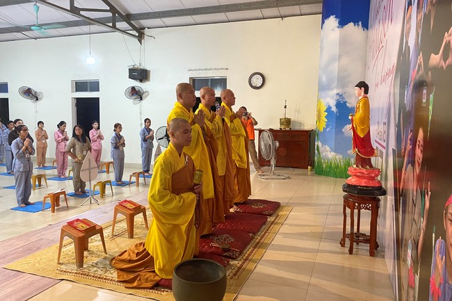 Entering the 2022 Summer Retreat at Dong Cao Pagoda in Thanh Hoa