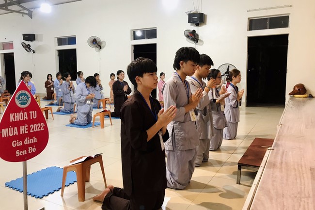 Entering the 2022 Summer Retreat at Dong Cao Pagoda in Thanh Hoa