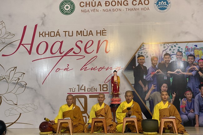 Entering the 2022 Summer Retreat at Dong Cao Pagoda in Thanh Hoa