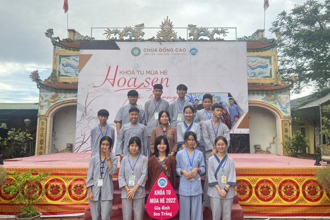 Entering the 2022 Summer Retreat at Dong Cao Pagoda in Thanh Hoa