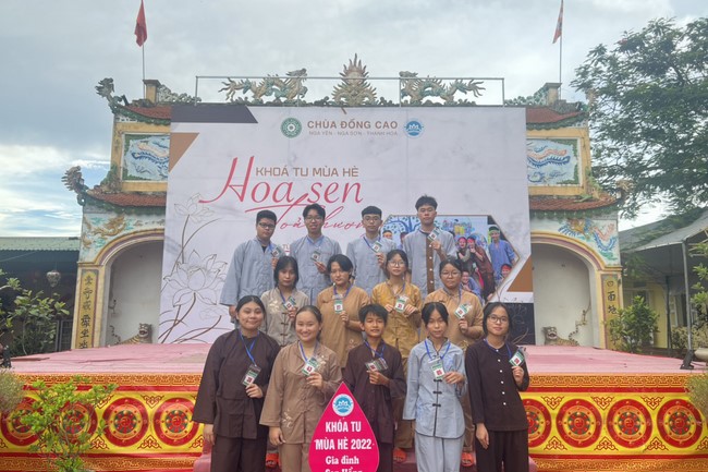 Entering the 2022 Summer Retreat at Dong Cao Pagoda in Thanh Hoa