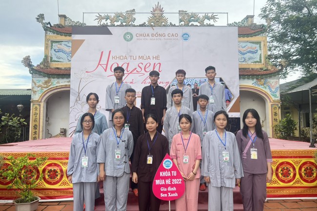 Entering the 2022 Summer Retreat at Dong Cao Pagoda in Thanh Hoa