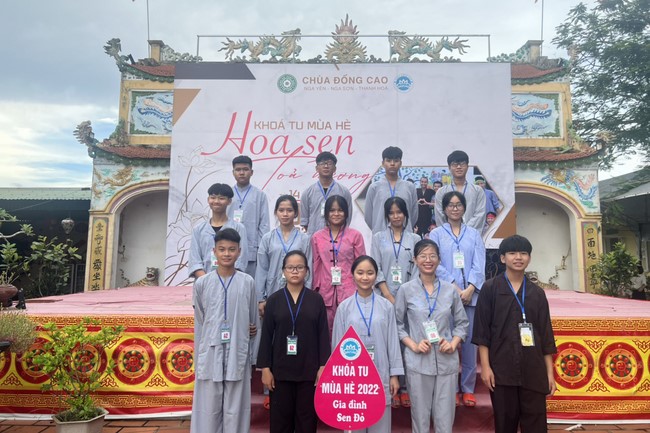 Entering the 2022 Summer Retreat at Dong Cao Pagoda in Thanh Hoa