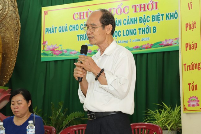 Gift giving program for pupils of Quoc Thoi pagoda