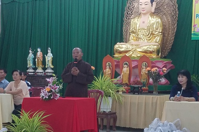 Gift giving program for pupils of Quoc Thoi pagoda