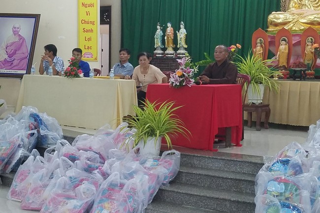 Gift giving program for pupils of Quoc Thoi pagoda