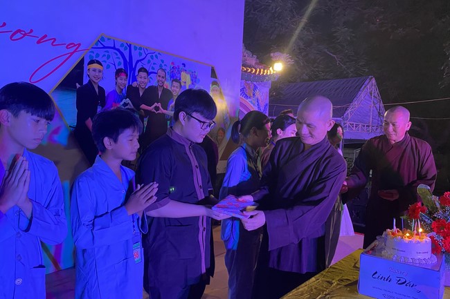 The 4th day of Summer Retreat 2022 at Dong Cao Pagoda