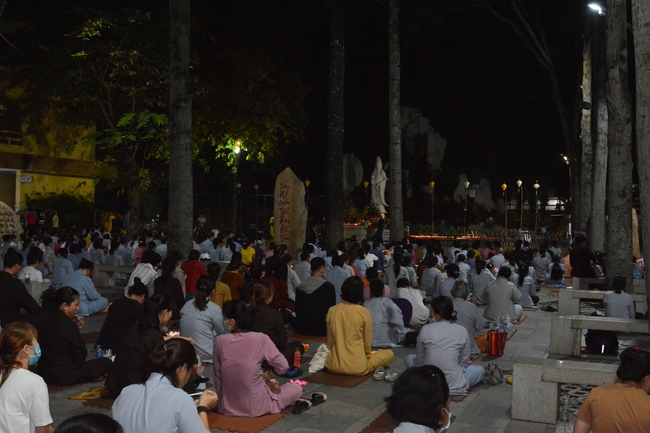 Prostrating the names Bodhisattva Avalokitesvara