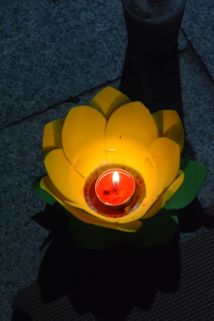 Prostrating the names Bodhisattva Avalokitesvara