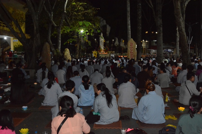 Prostrating the names Bodhisattva Avalokitesvara
