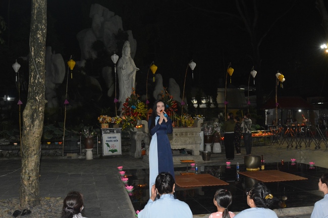 Prostrating the names Bodhisattva Avalokitesvara