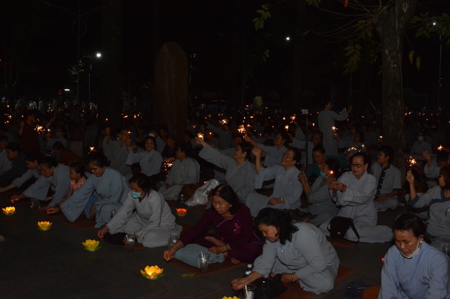 Prostrating the names Bodhisattva Avalokitesvara