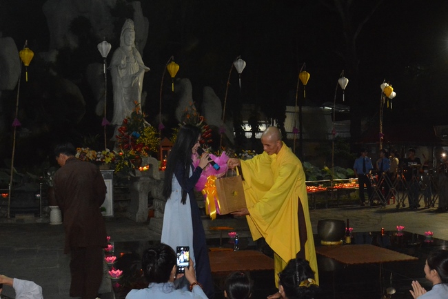 Prostrating the names Bodhisattva Avalokitesvara