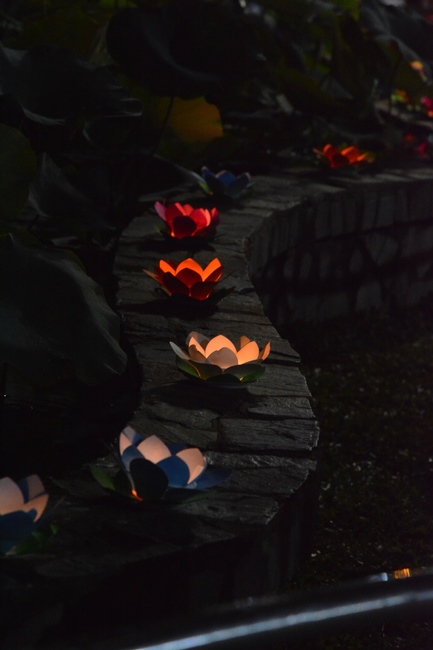 Prostrating the names Bodhisattva Avalokitesvara