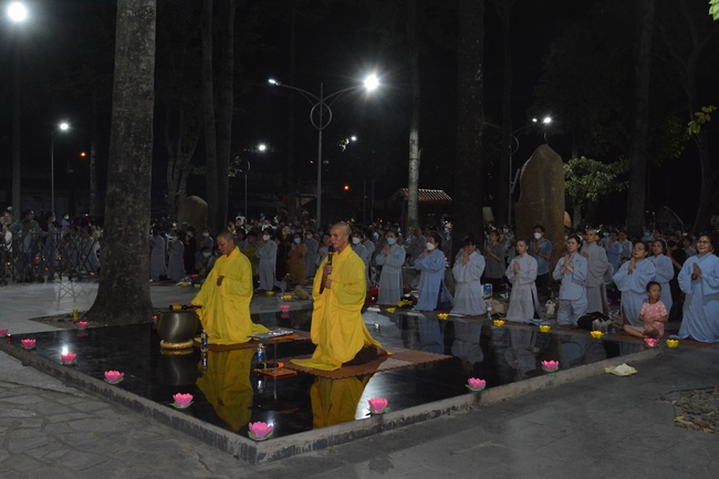 Prostrating the names Bodhisattva Avalokitesvara