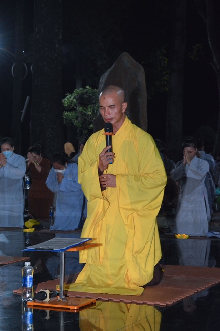 Prostrating the names Bodhisattva Avalokitesvara