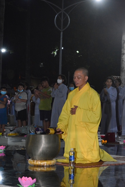 Prostrating the names Bodhisattva Avalokitesvara