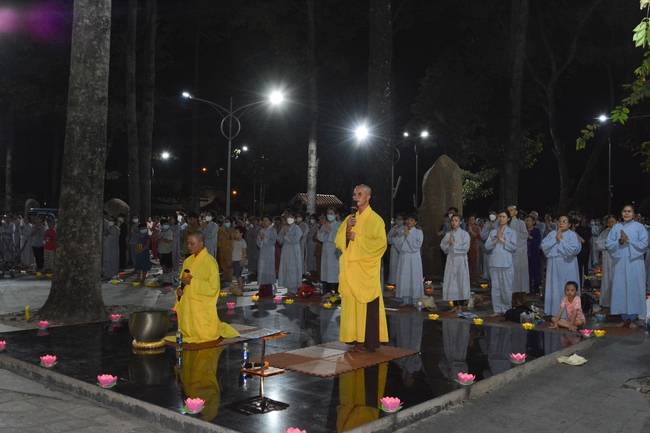 Prostrating the names Bodhisattva Avalokitesvara