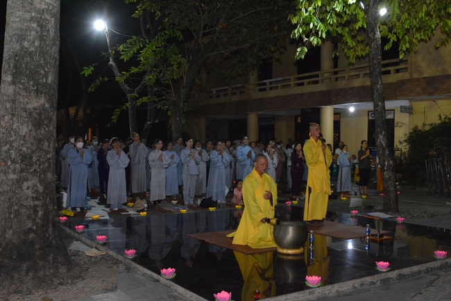 Prostrating the names Bodhisattva Avalokitesvara