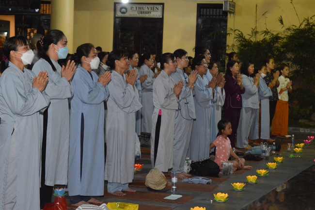 Prostrating the names Bodhisattva Avalokitesvara