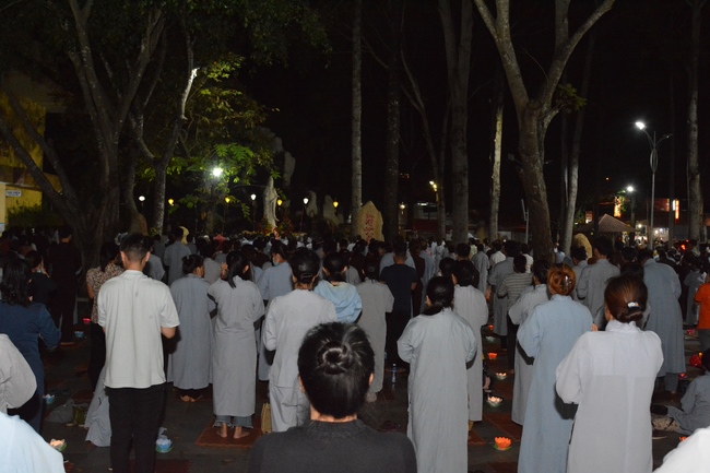 Prostrating the names Bodhisattva Avalokitesvara