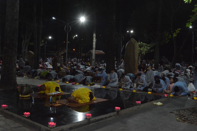 Prostrating the names Bodhisattva Avalokitesvara
