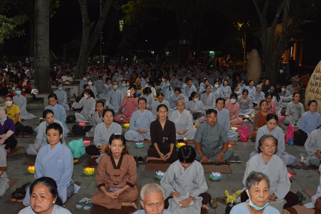 Prostrating the names Bodhisattva Avalokitesvara