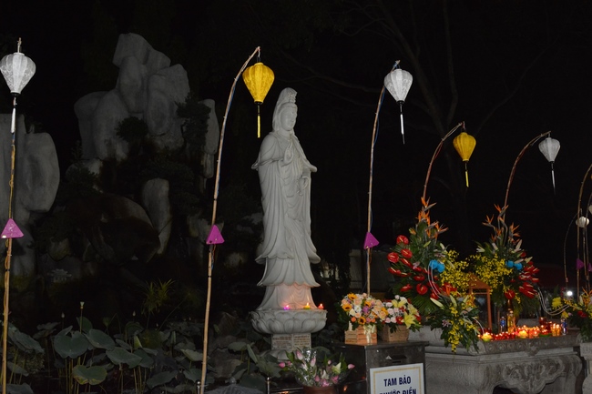 Prostrating the names Bodhisattva Avalokitesvara