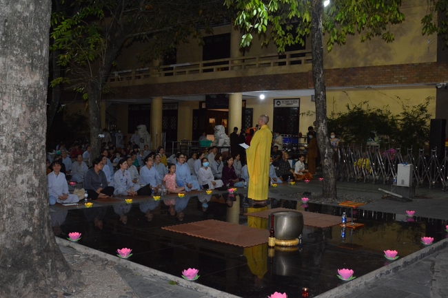 Prostrating the names Bodhisattva Avalokitesvara