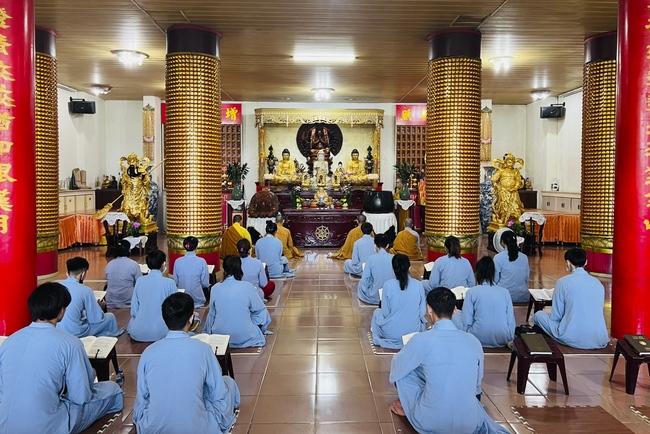 Assembly for anniversary Bodhisattva Avalokitesvara at Linh An Pagoda