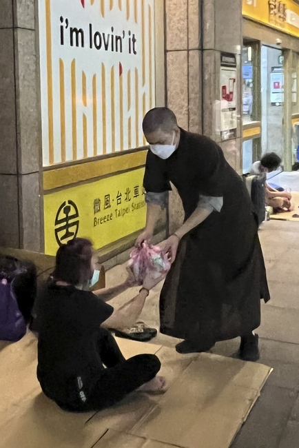 Assembly for anniversary Bodhisattva Avalokitesvara at Linh An Pagoda