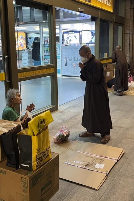 Assembly for anniversary Bodhisattva Avalokitesvara at Linh An Pagoda