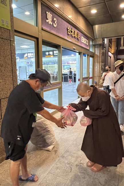 Assembly for anniversary Bodhisattva Avalokitesvara at Linh An Pagoda