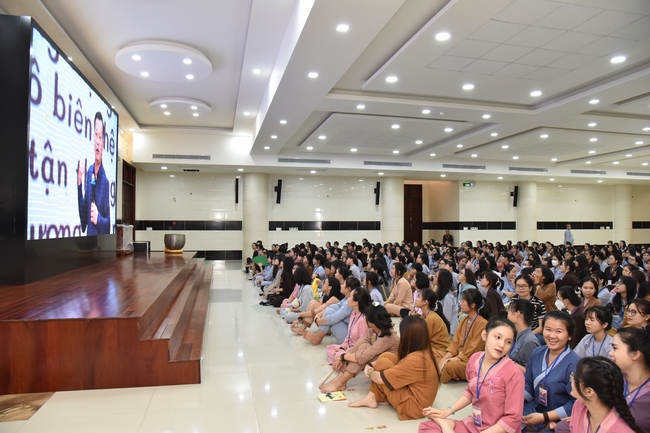 Fourth day of Summer Retreat 2022 at Hoang Phap Pagoda