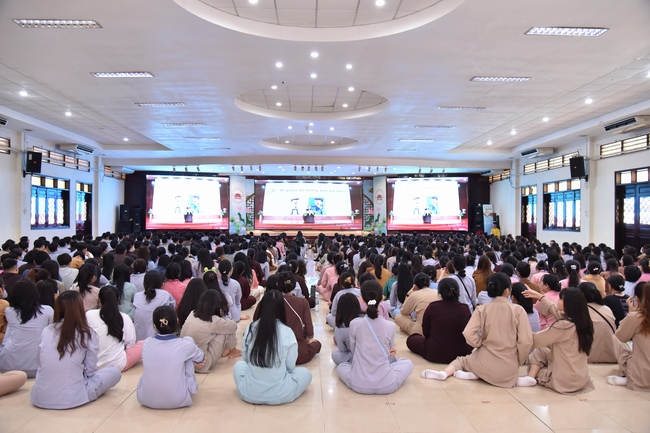 Fourth day of Summer Retreat 2022 at Hoang Phap Pagoda