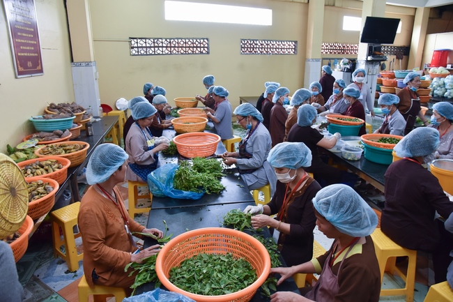 Fifth day of Summer Retreat 2022 at Hoang Phap Pagoda
