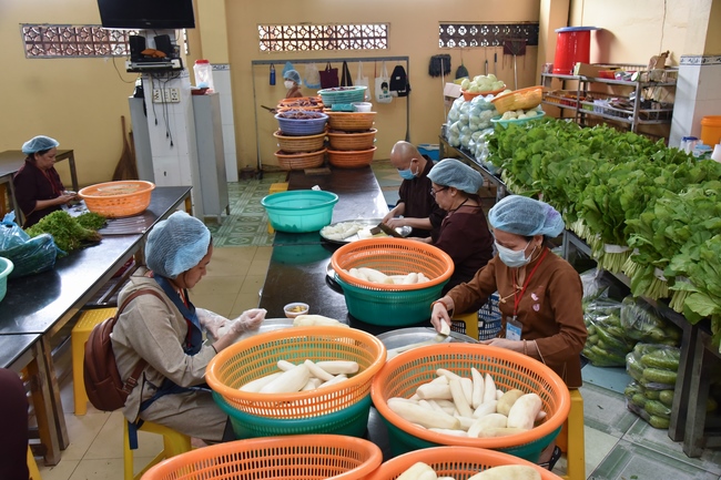 Fifth day of Summer Retreat 2022 at Hoang Phap Pagoda