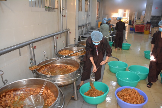 Fifth day of Summer Retreat 2022 at Hoang Phap Pagoda