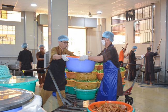 Fifth day of Summer Retreat 2022 at Hoang Phap Pagoda