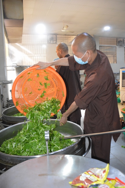 Fifth day of Summer Retreat 2022 at Hoang Phap Pagoda