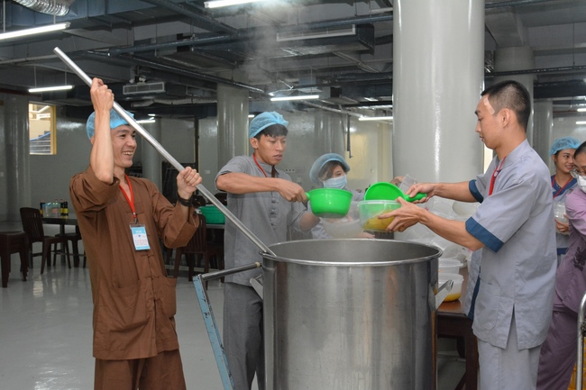 Fifth day of Summer Retreat 2022 at Hoang Phap Pagoda