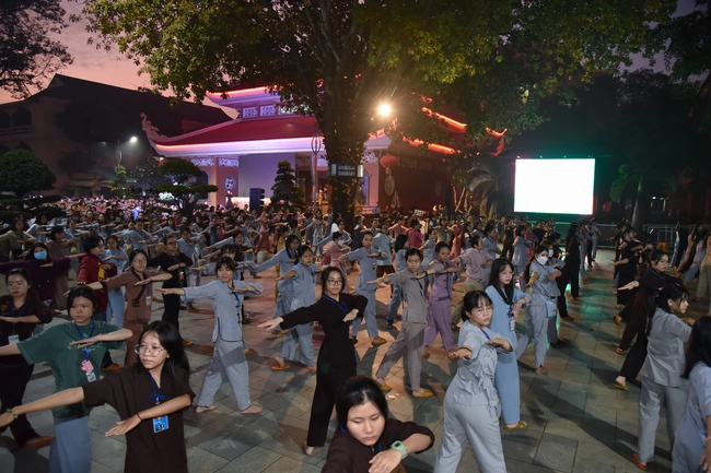 Fifth day of Summer Retreat 2022 at Hoang Phap Pagoda