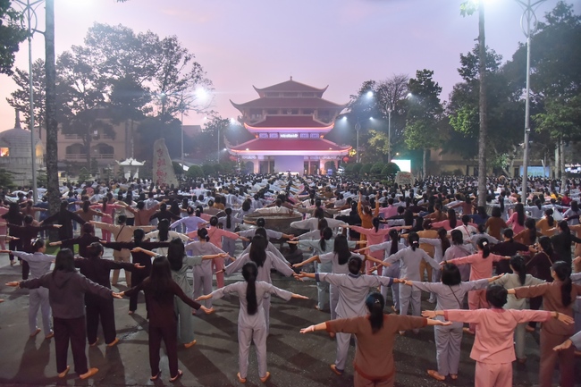 Fifth day of Summer Retreat 2022 at Hoang Phap Pagoda
