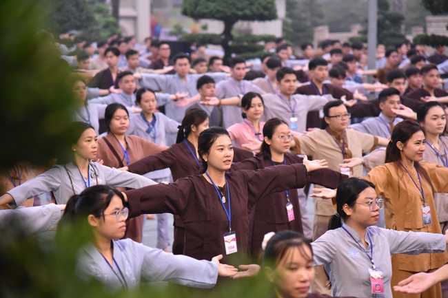 Fifth day of Summer Retreat 2022 at Hoang Phap Pagoda