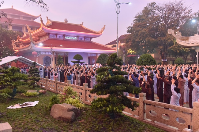 Fifth day of Summer Retreat 2022 at Hoang Phap Pagoda