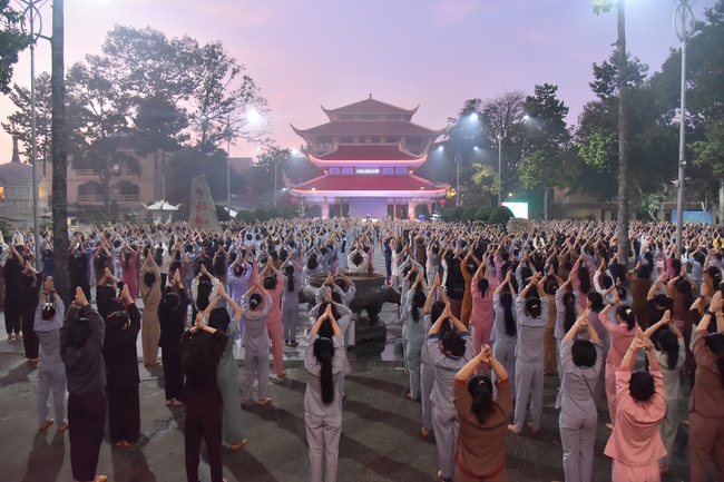 Fifth day of Summer Retreat 2022 at Hoang Phap Pagoda